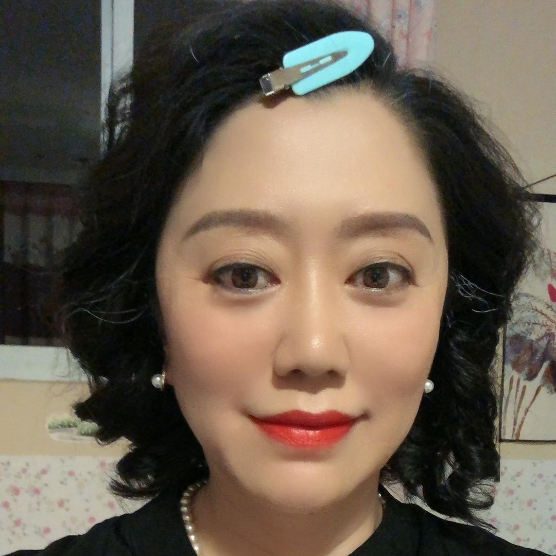 演员嘉玲