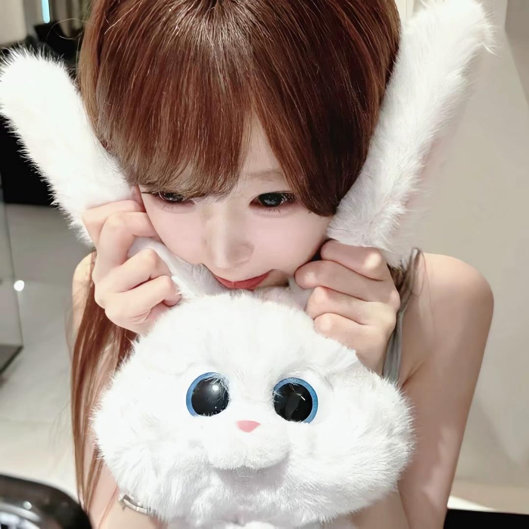 荆 瑜 珂.