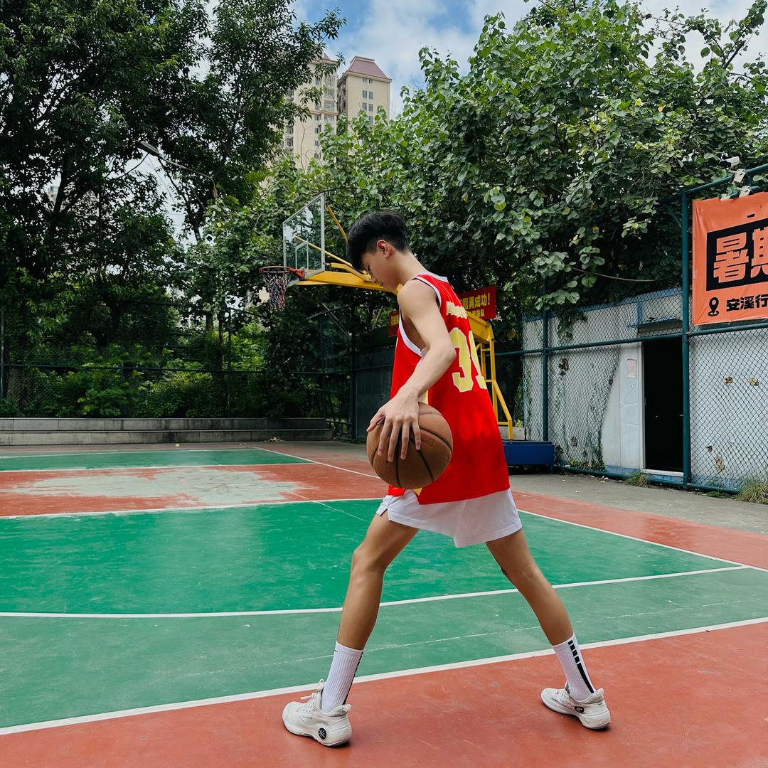 小黄的篮球🏀