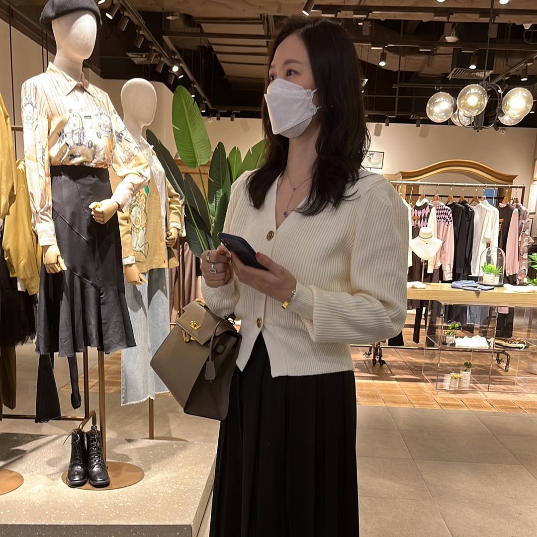 纤雅轻奢服装商行