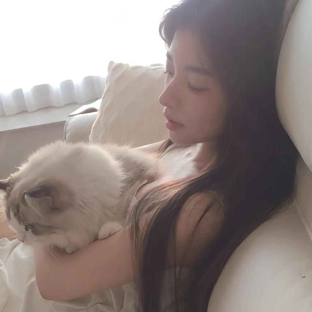 我也不太了解她