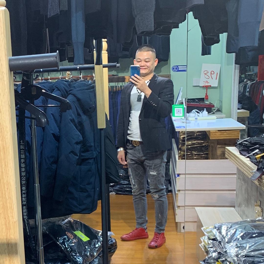 冯波．服装
