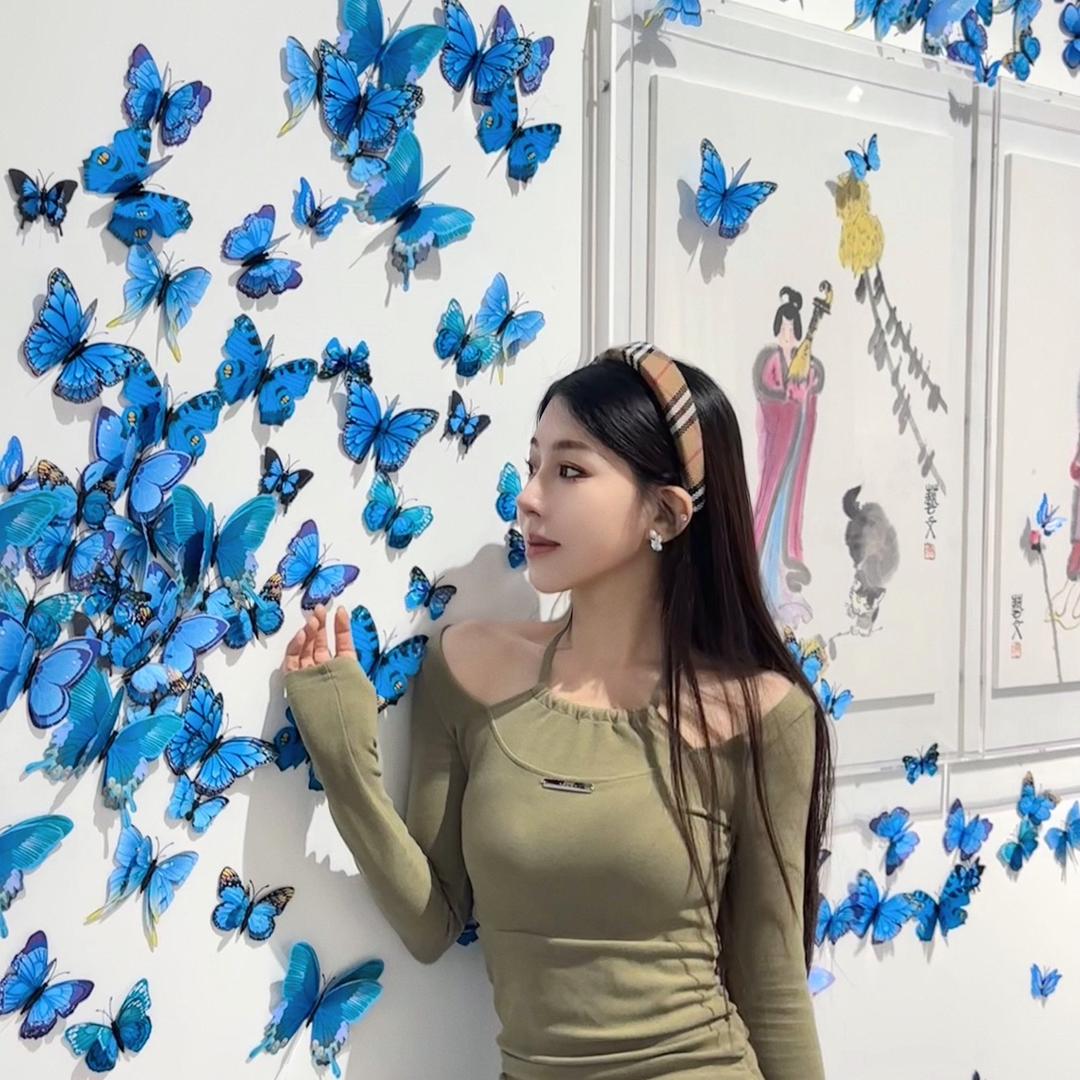 J . 🦋