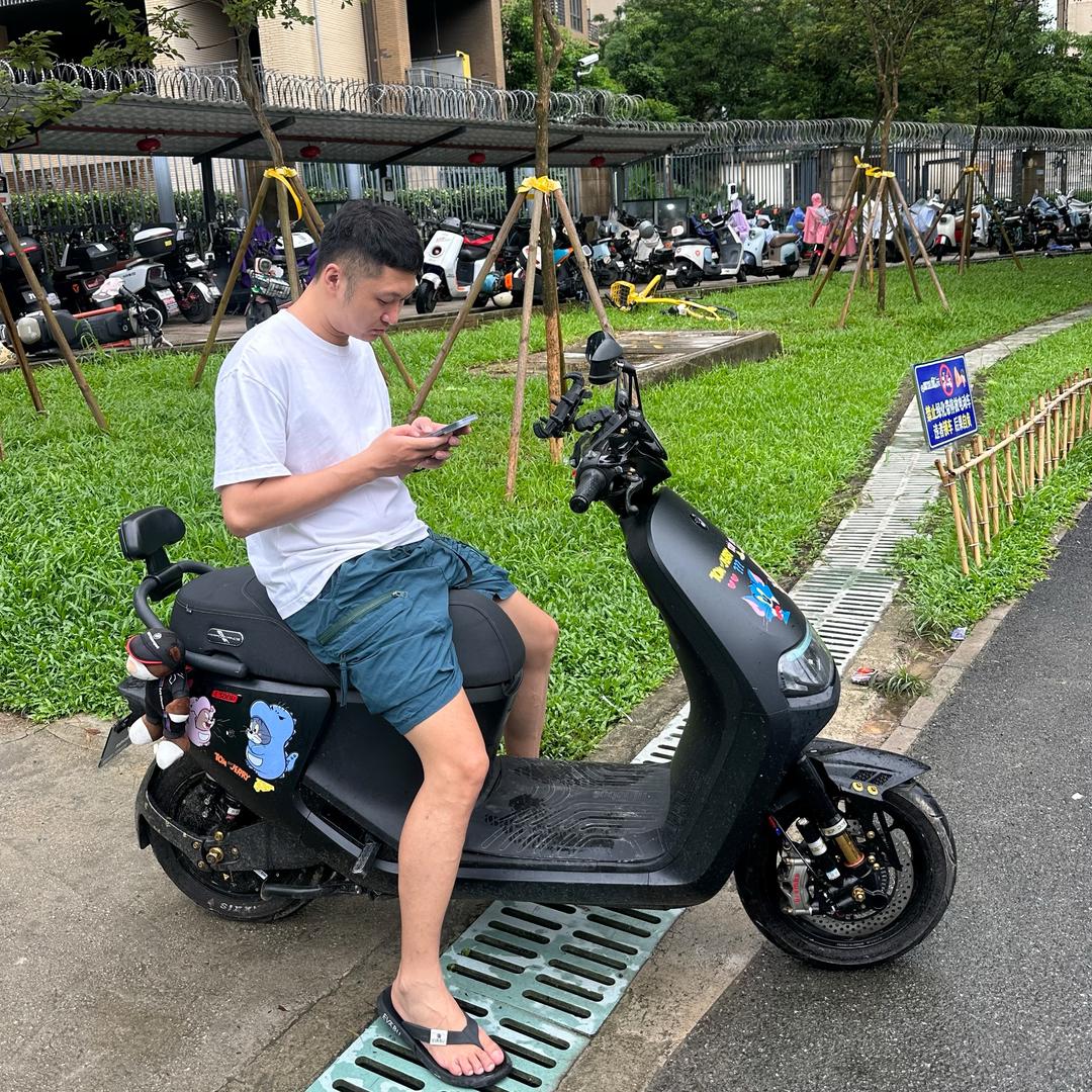 张航霸霸