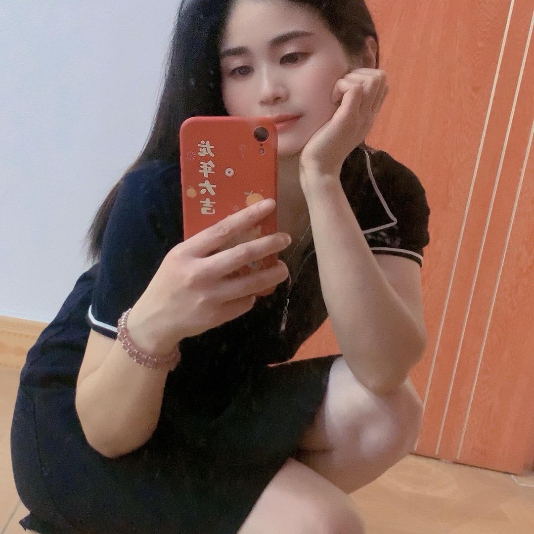 爱臭美的姑娘