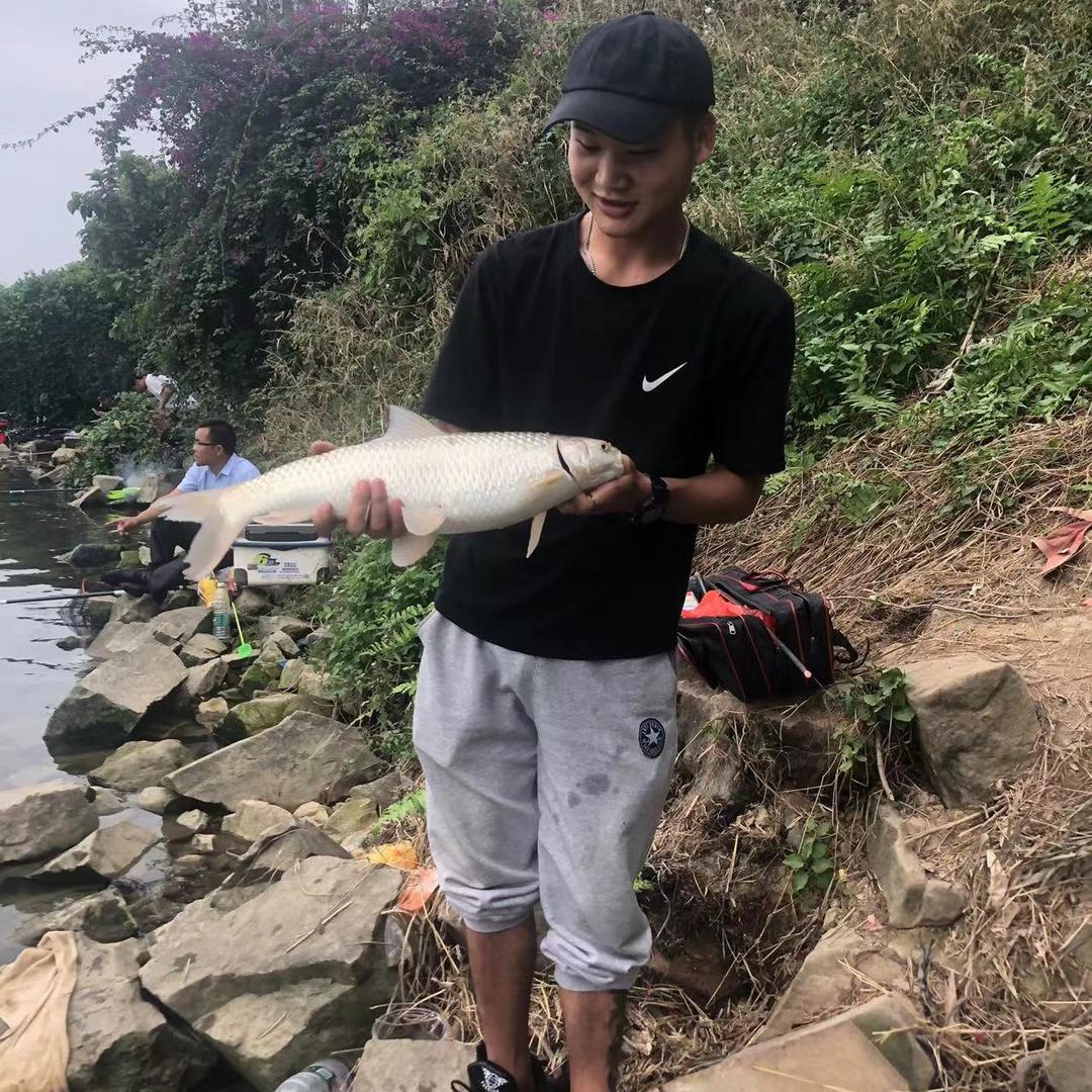 小姚去钓鱼