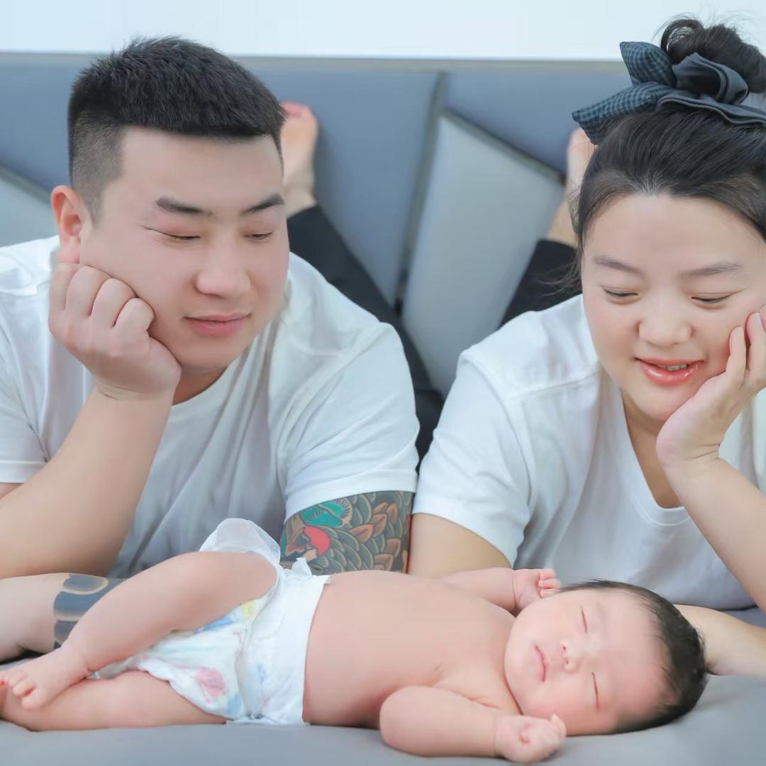 卖佩奇的小春满