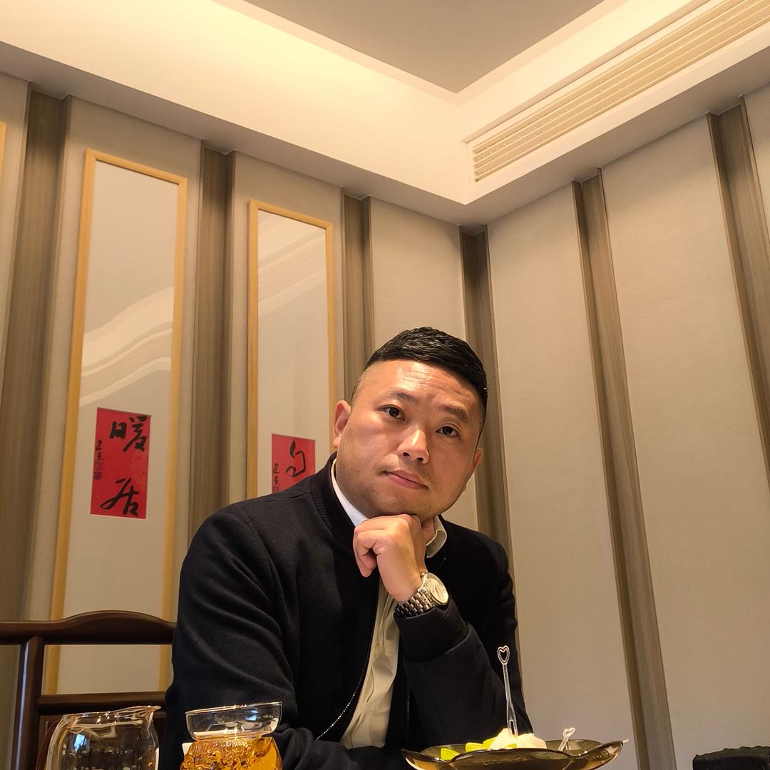 慕耘来了