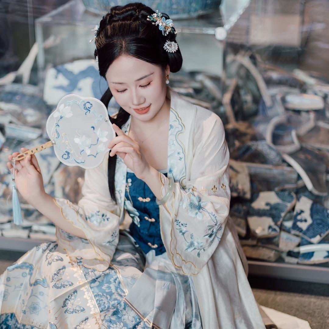 光明瓷厂美研室