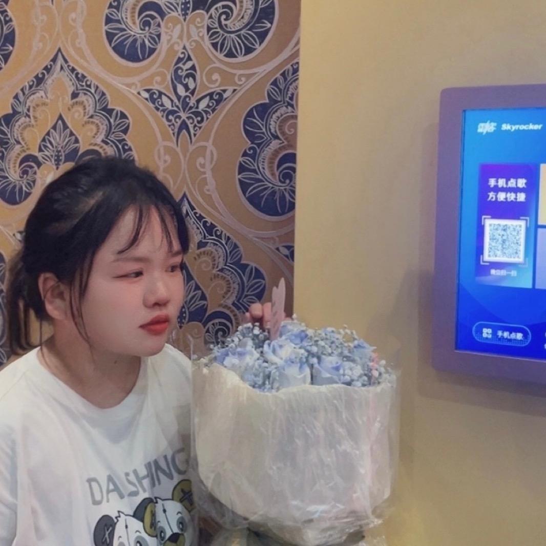 杨薇.