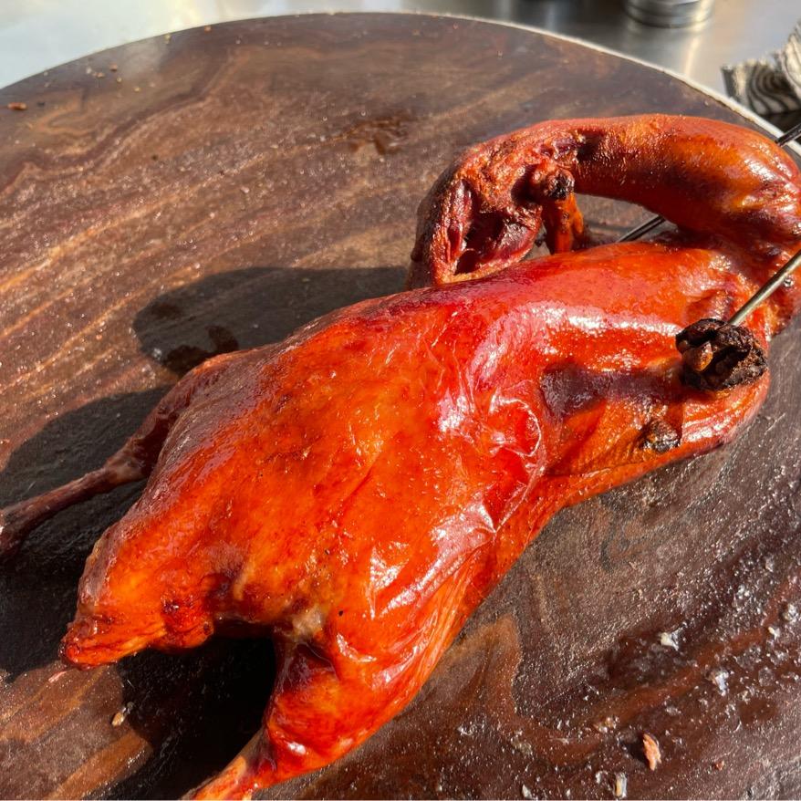 周集果木片皮烤鸭