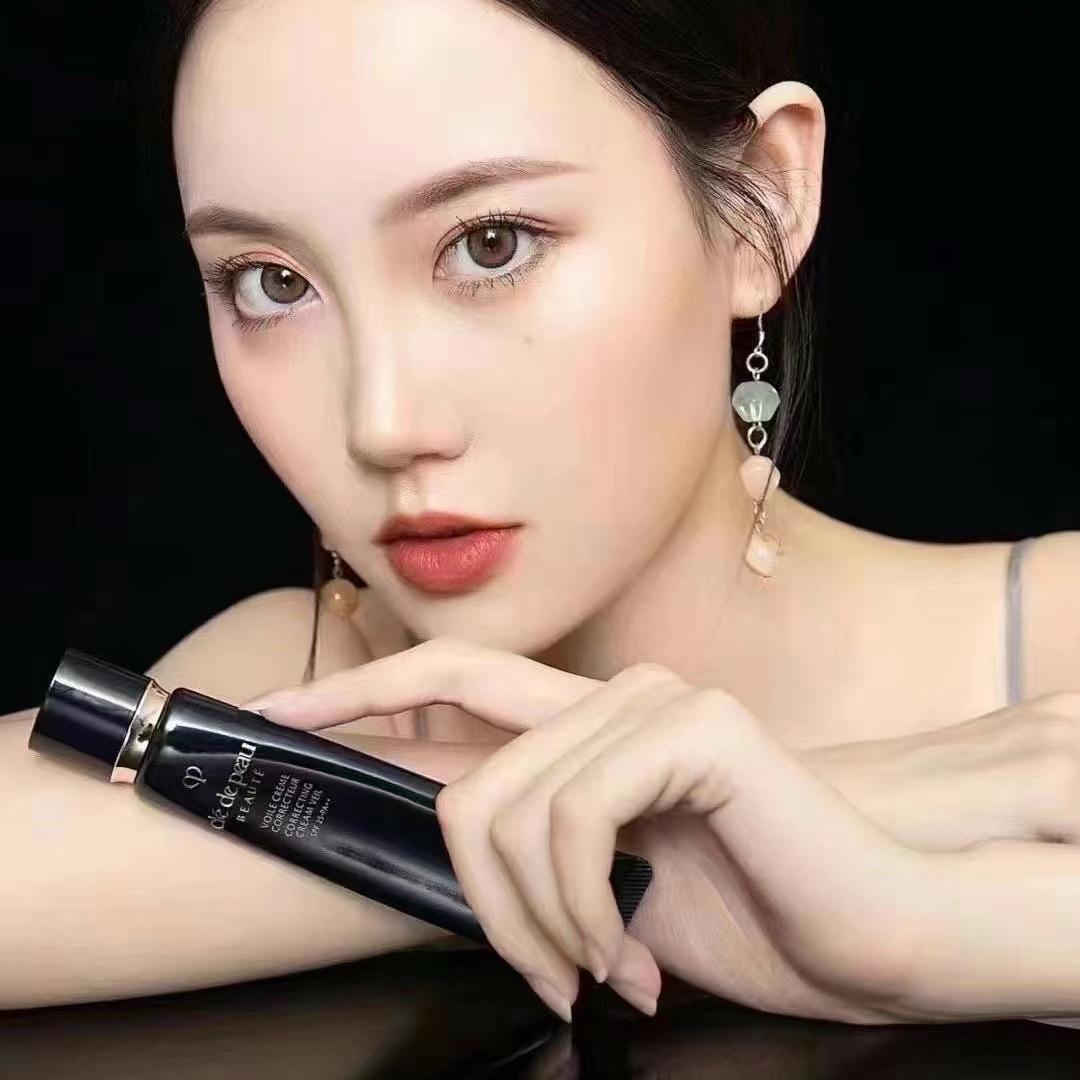 魅姬甄选国际护肤彩妆