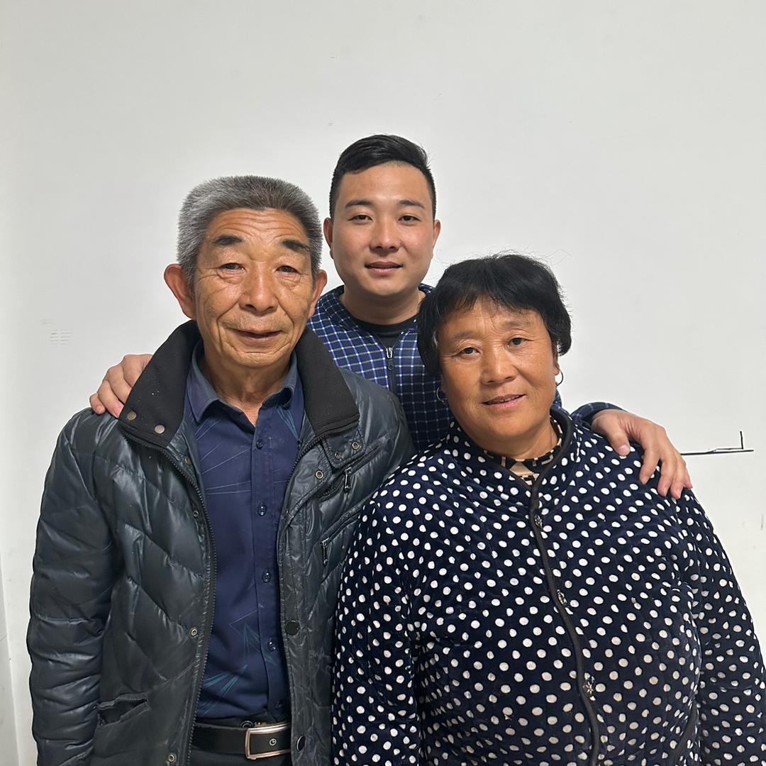 亮亮饱饱