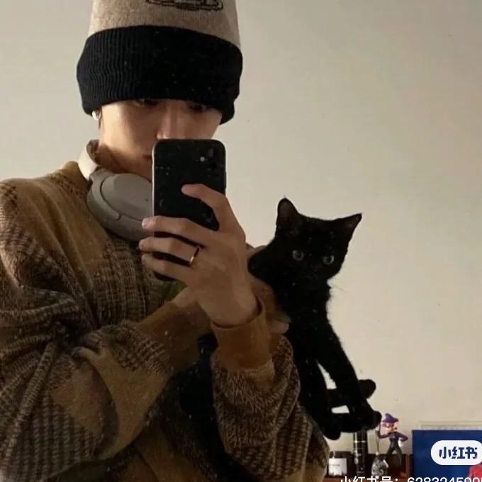 独自回宿舍收拾东西的坚强女人