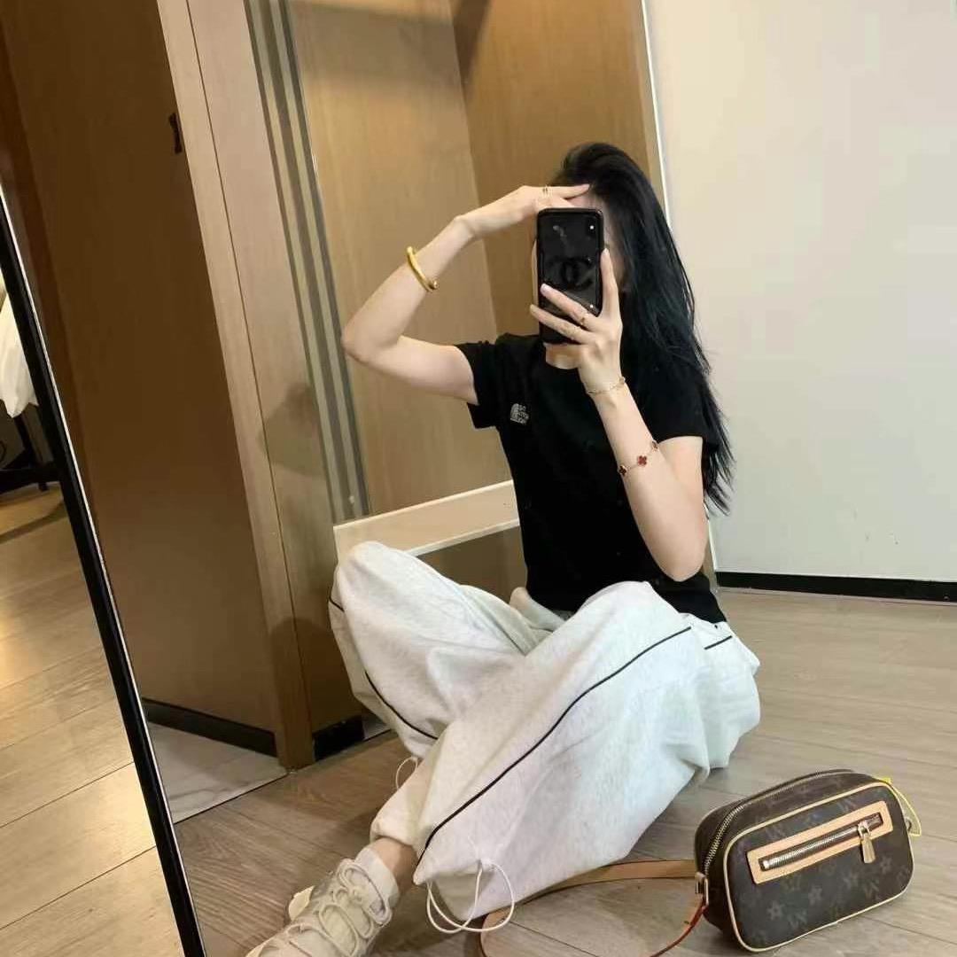 王宁服饰