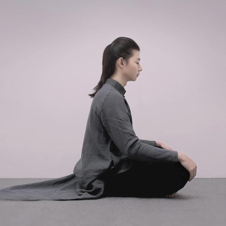 霍尊.