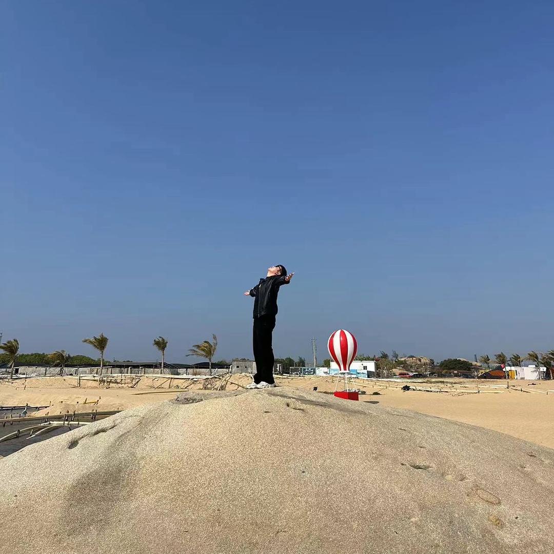 悬浮在天上的鑫鑫