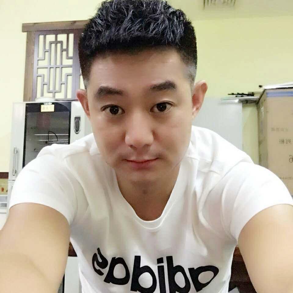 @开客车的小白哥