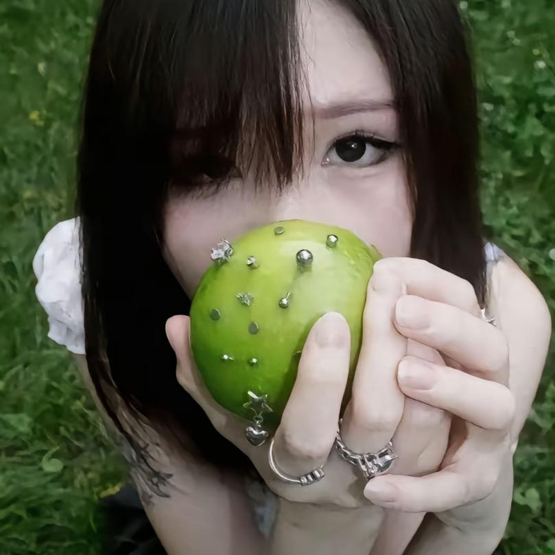 小泫^