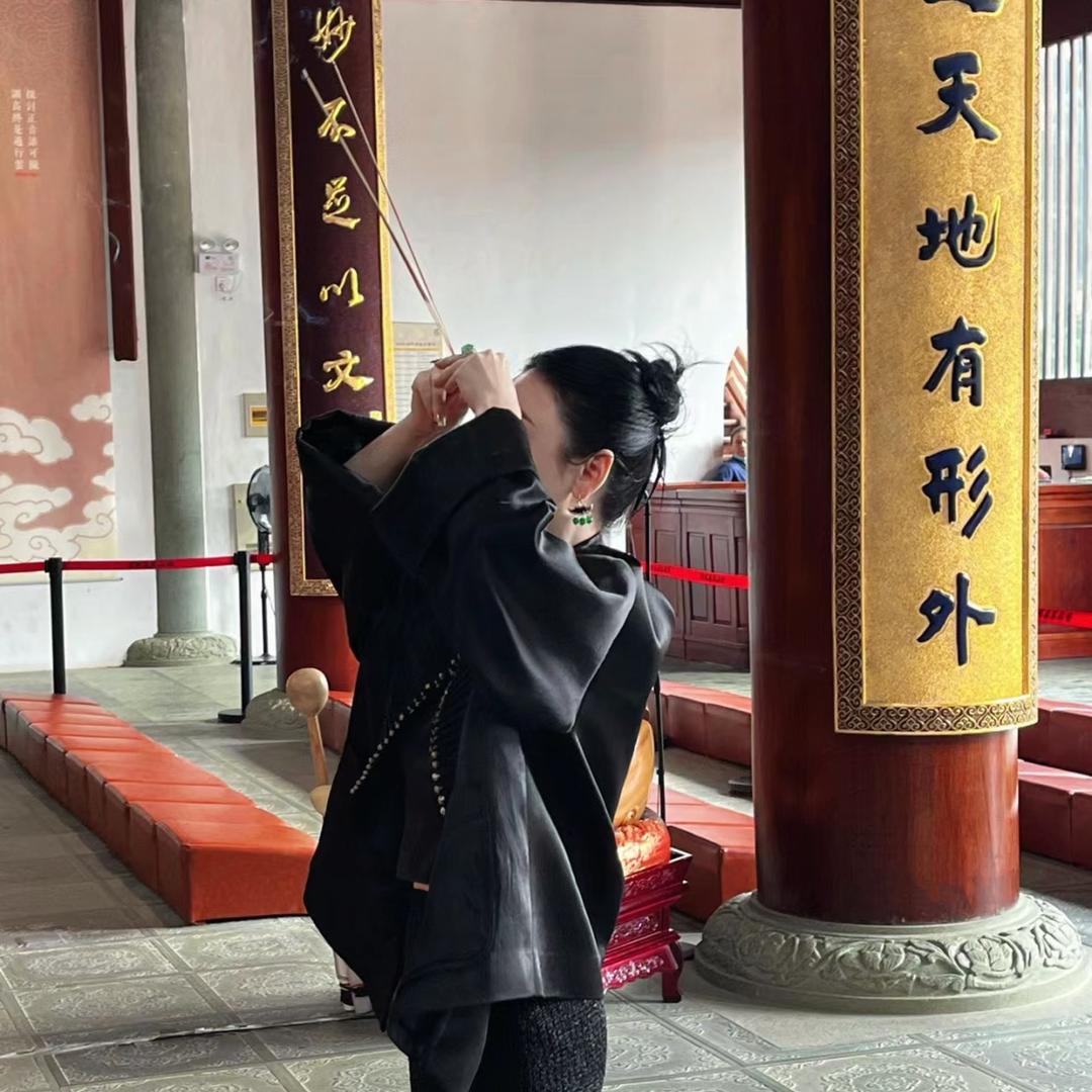 姗姗老板娘来了