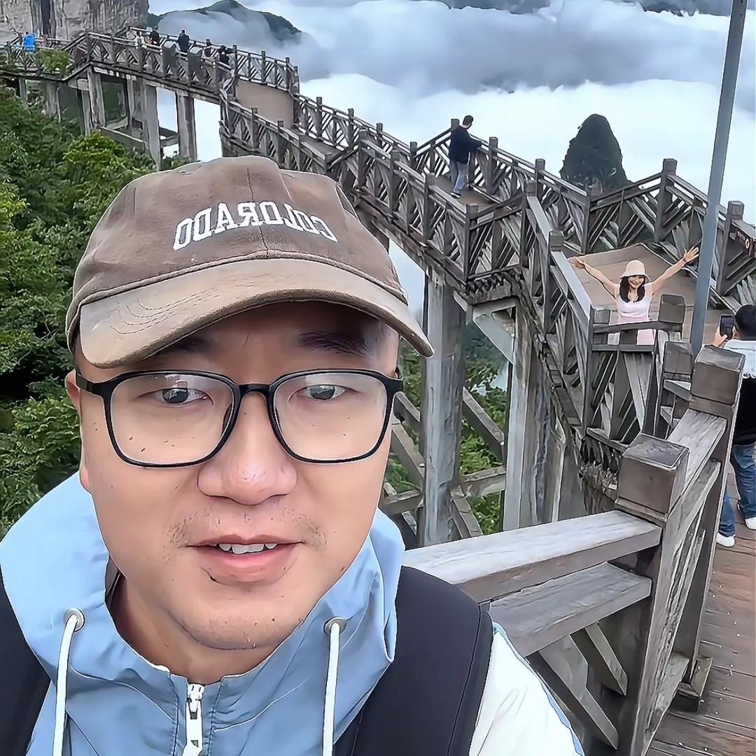 张家界导游罗先生