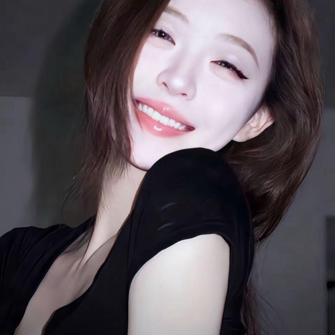 张雨欣.