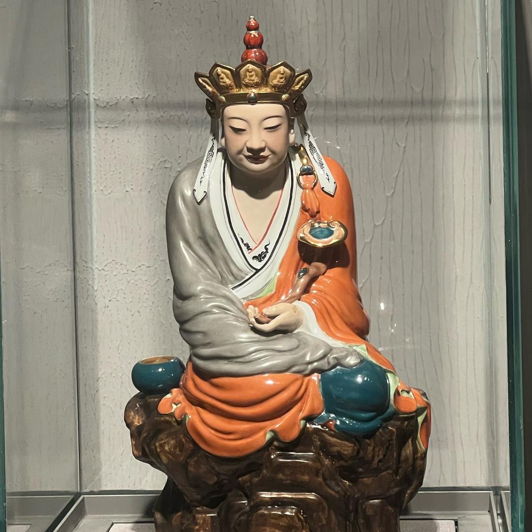 ：施