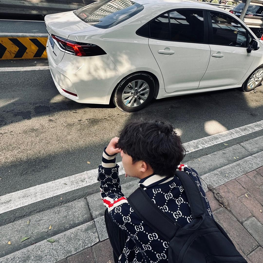 V8发型设计