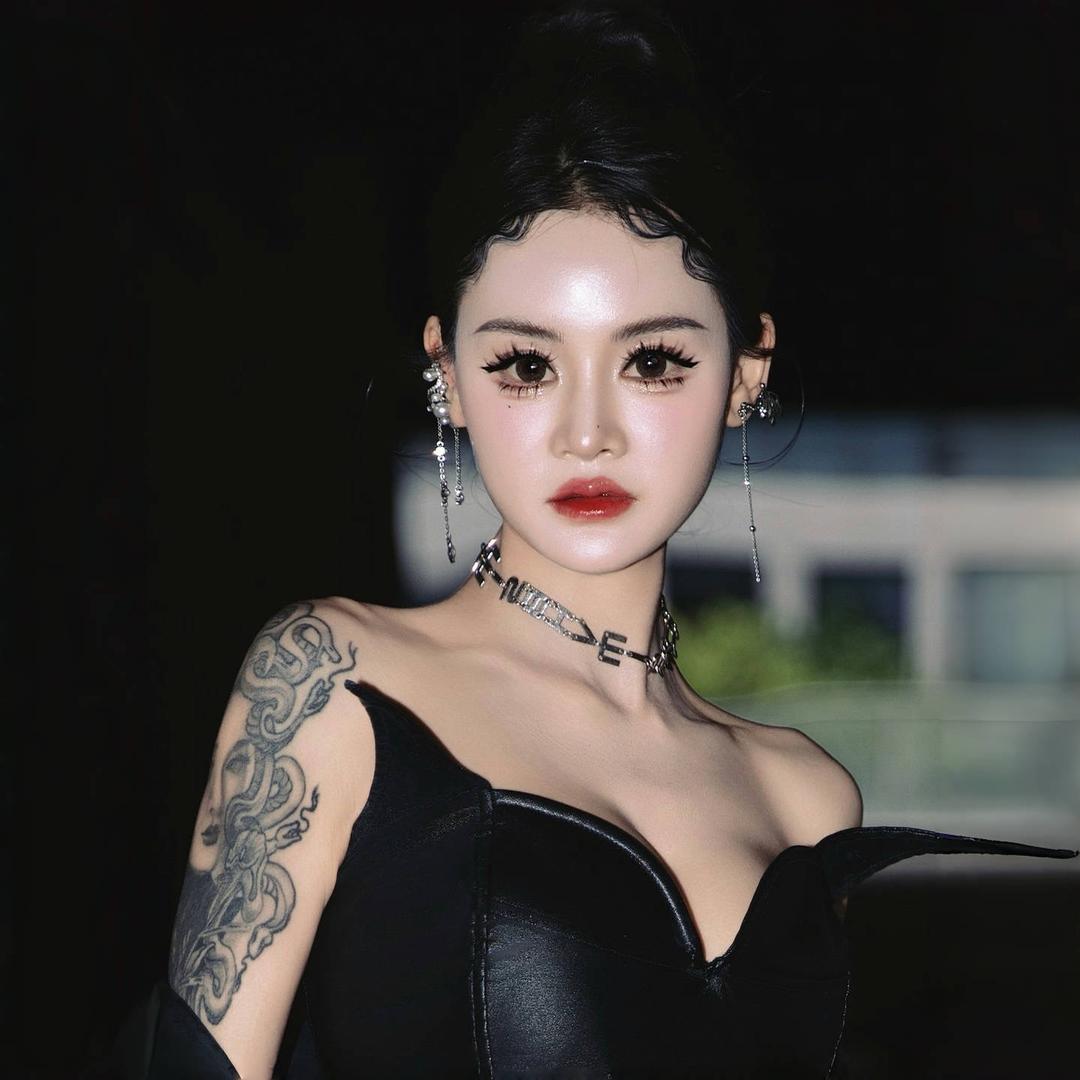 -香辣蟹.  🫦
