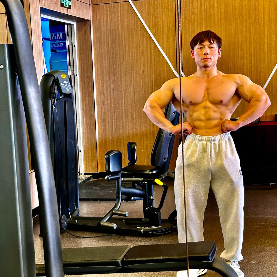 没有肌肉的小胖子