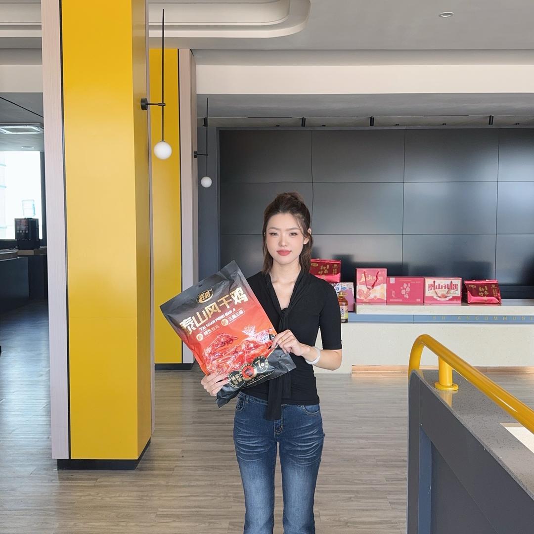 卖风干鸡的小姑娘