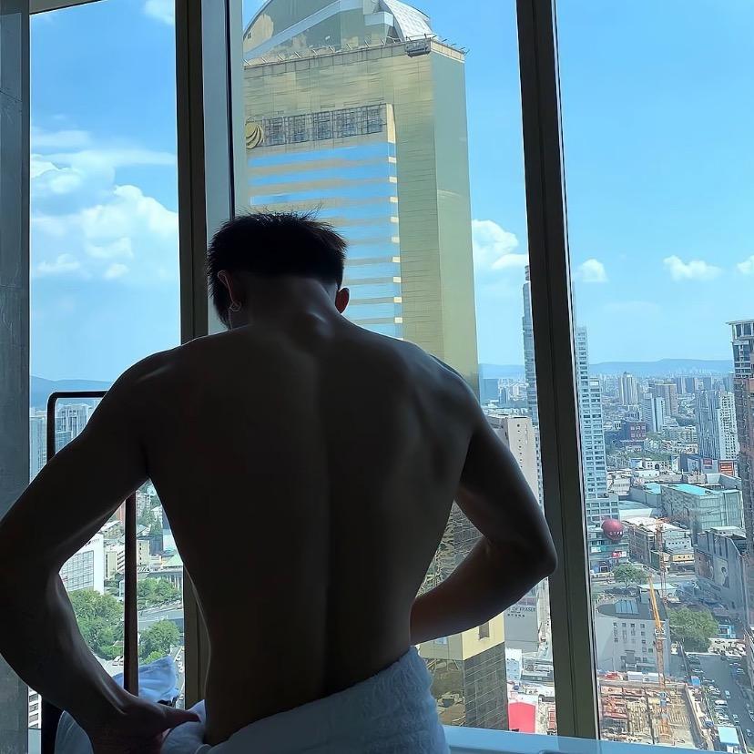 不是航子.