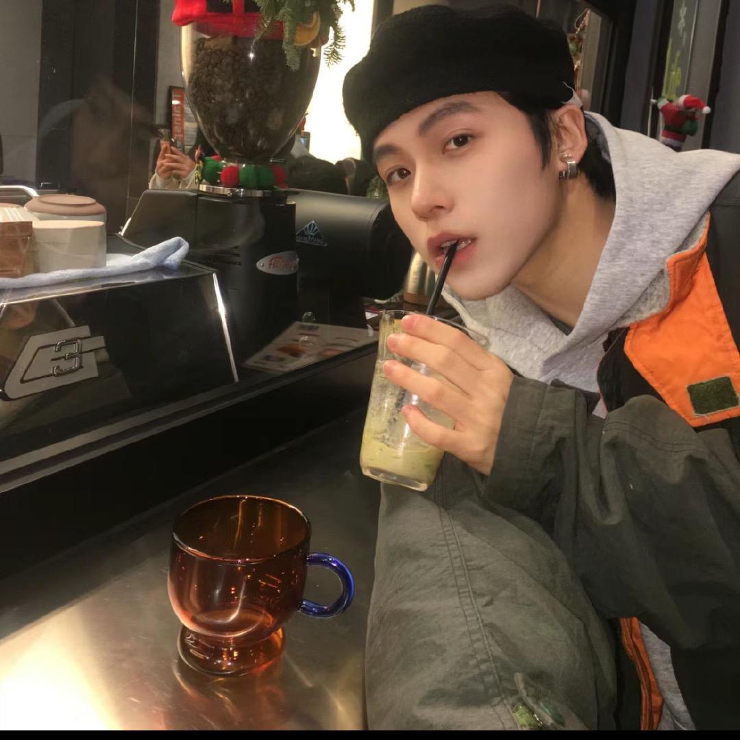 明天就早睡 -