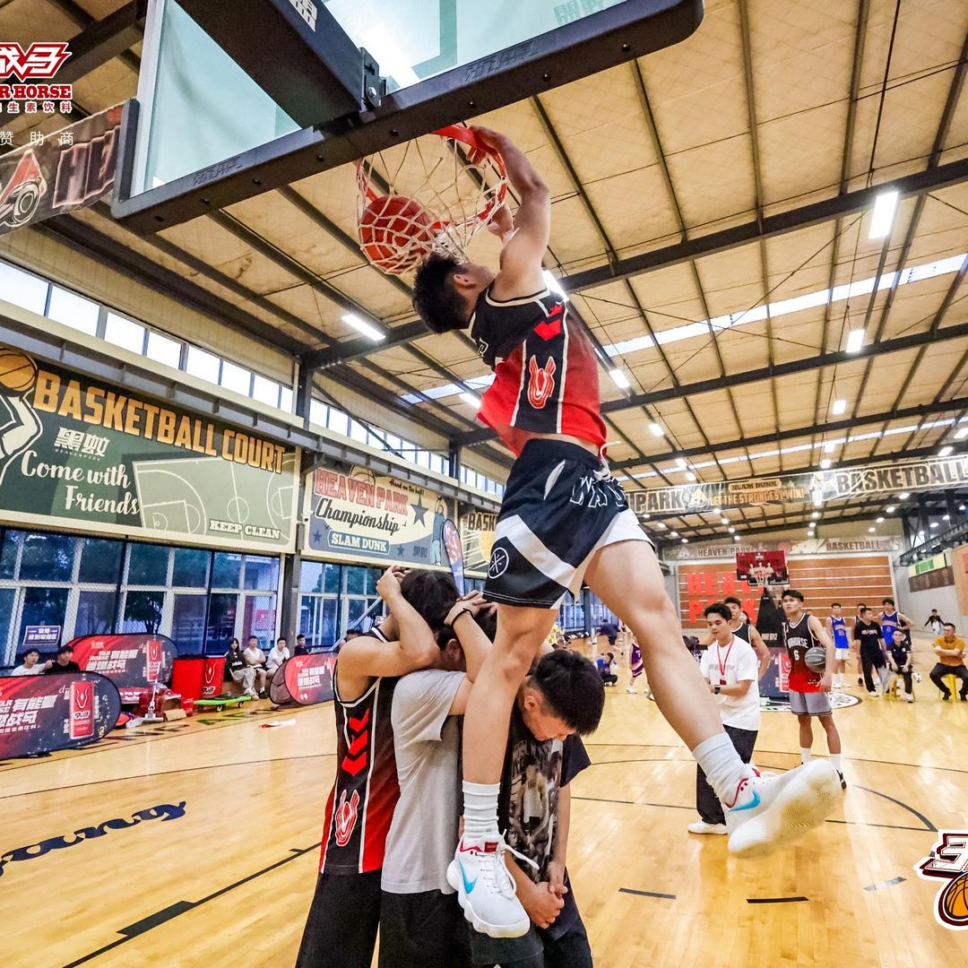 会扣篮的体育老师@175