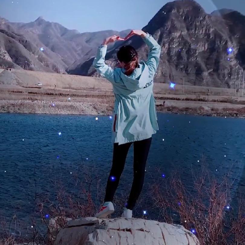 月月吖🌻