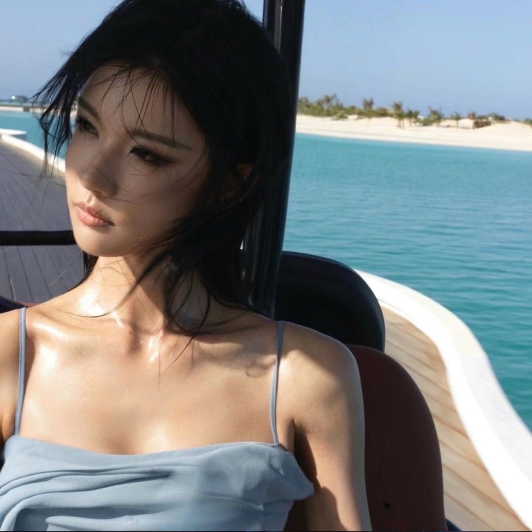嘴里吐泡泡🫧