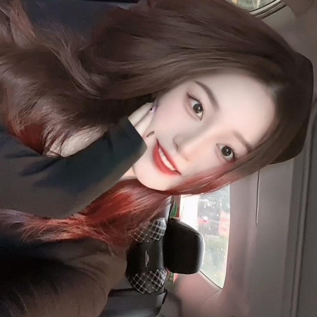 娇滴滴的女王大人。