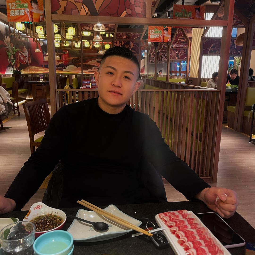 龙飞.