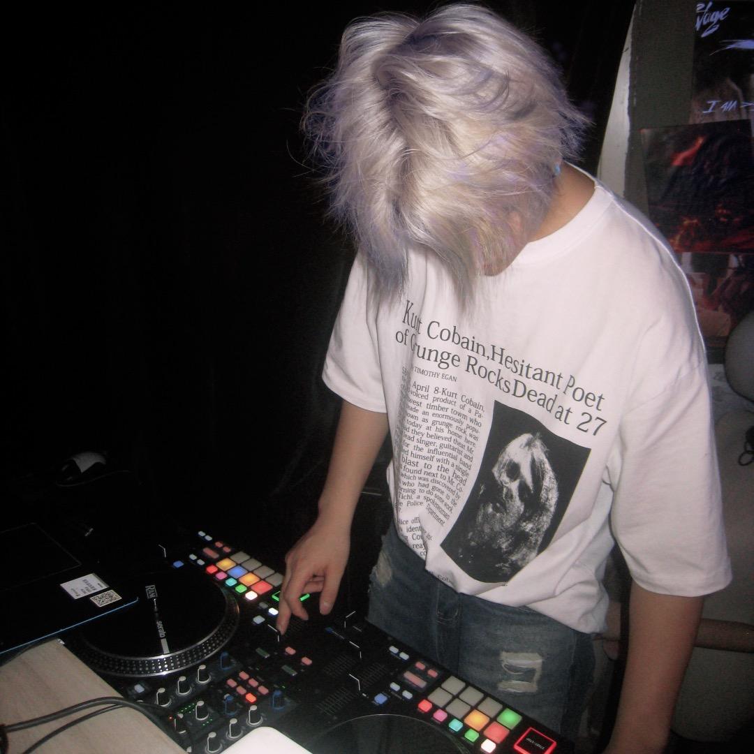 Wh1tewaveee_