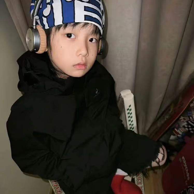 西伯利亚泰坦巨龙徒手捏爆小行星.