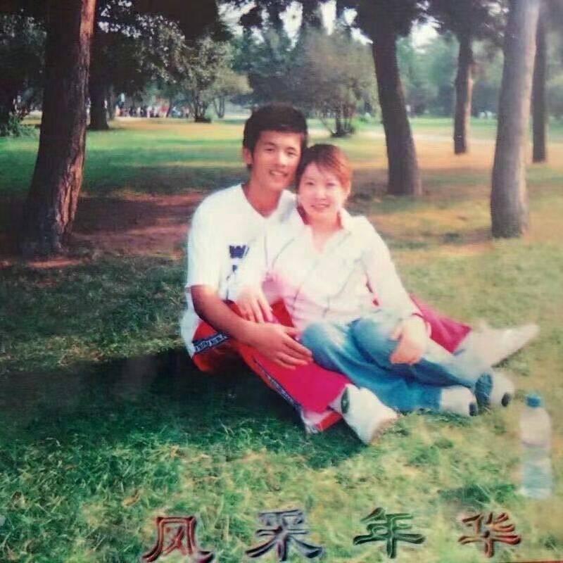 彬玲嘉浩