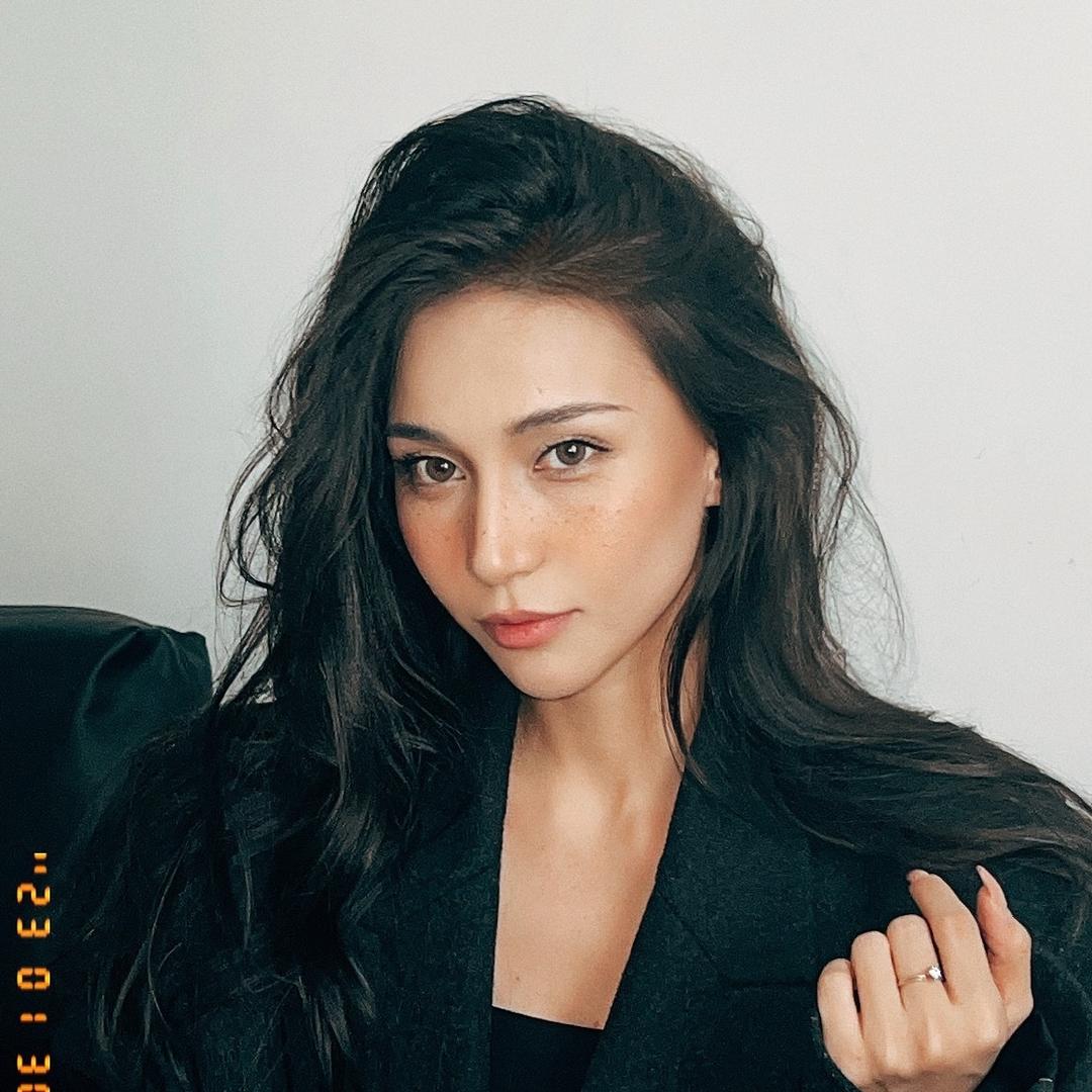阿娜尔汗美妆