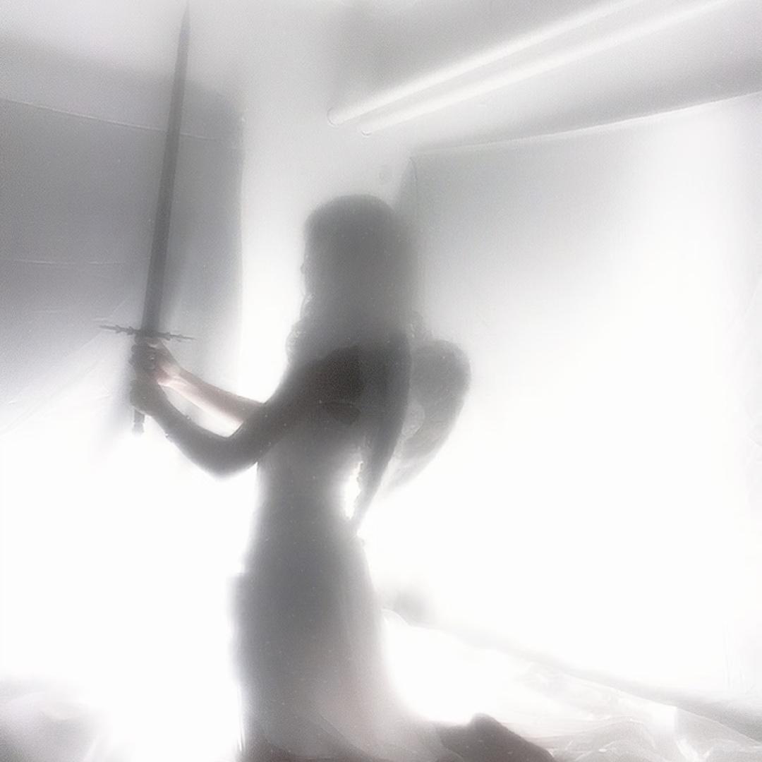 姰