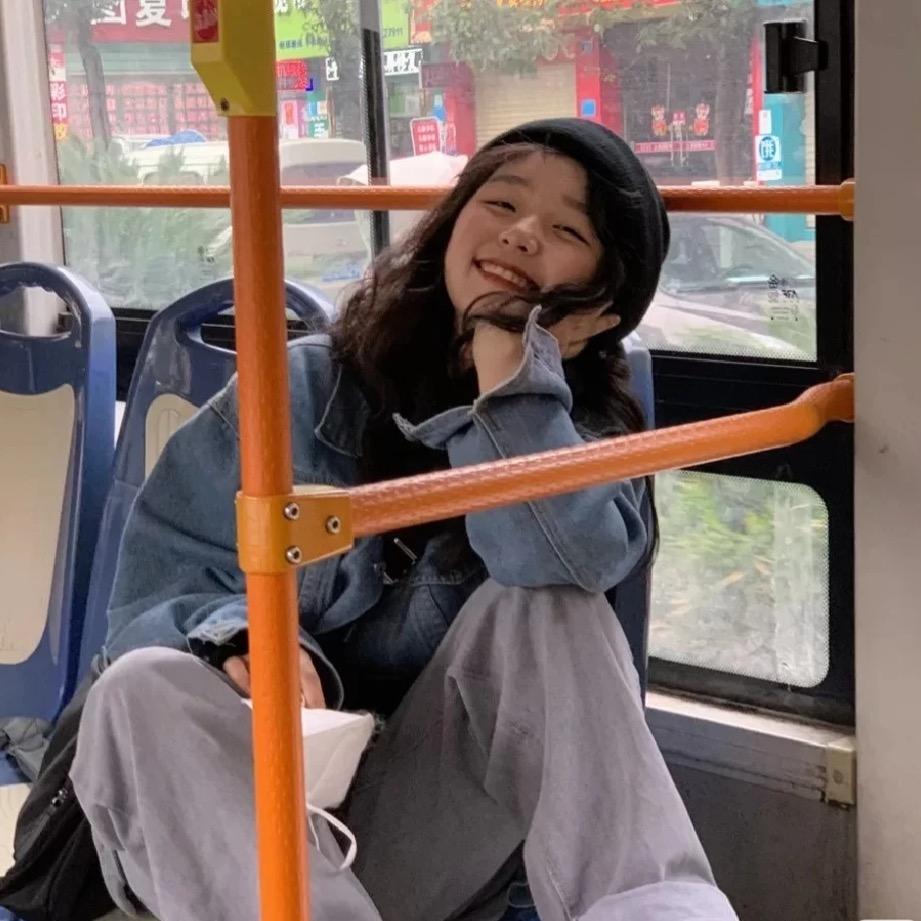 我手只有肉墩墩