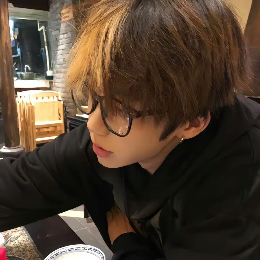 三  七