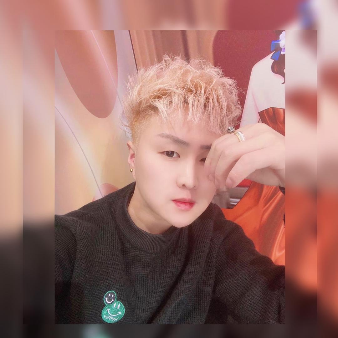 CQ俊逸高端接发染发造型