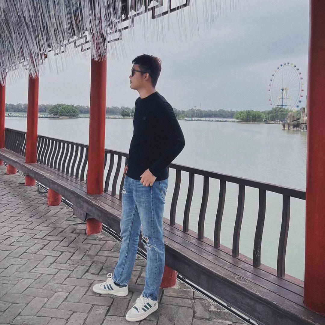 只昂张/