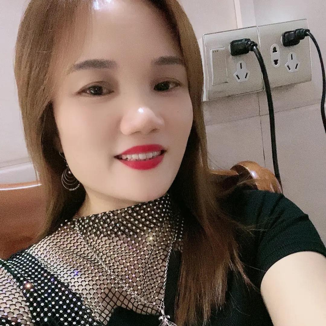 雅梦服装实体店