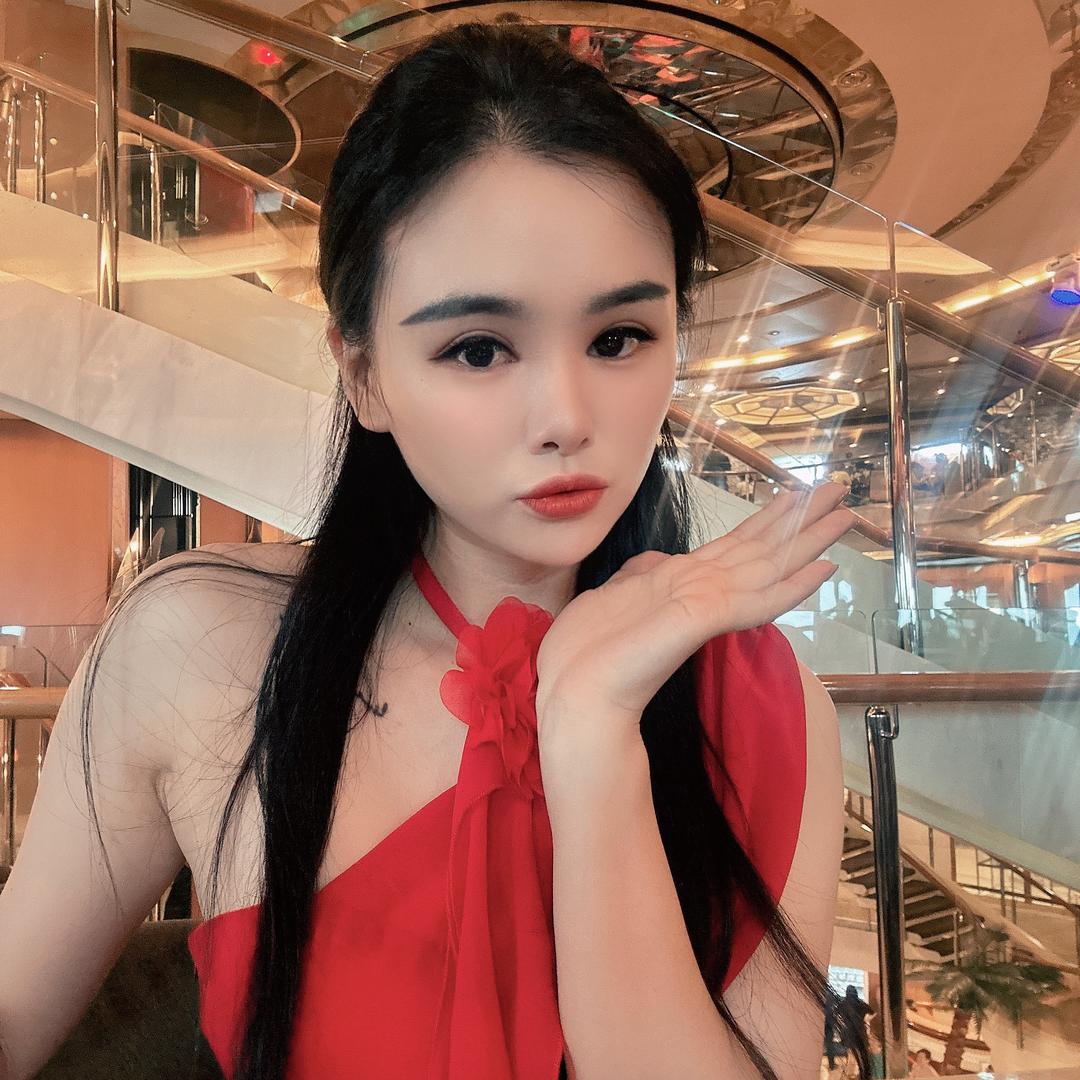 压路机女王的朋友圈