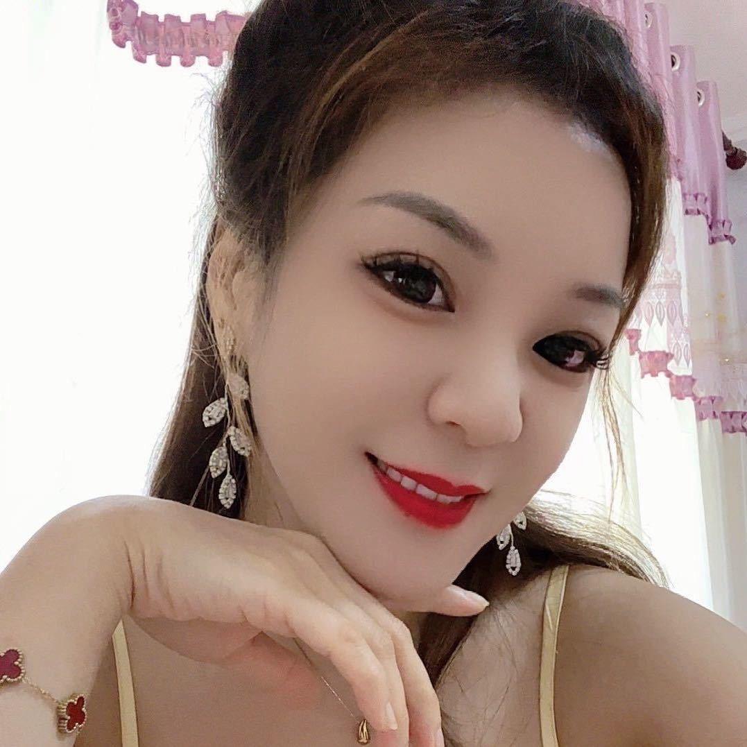 金波刀削面老板娘